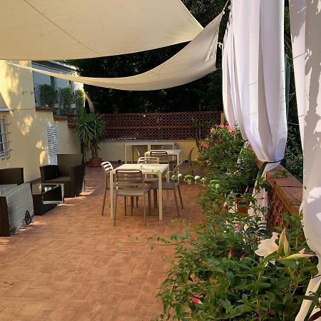La Terrazza Di Via Elisa Panzió Lucca Kültér fotó