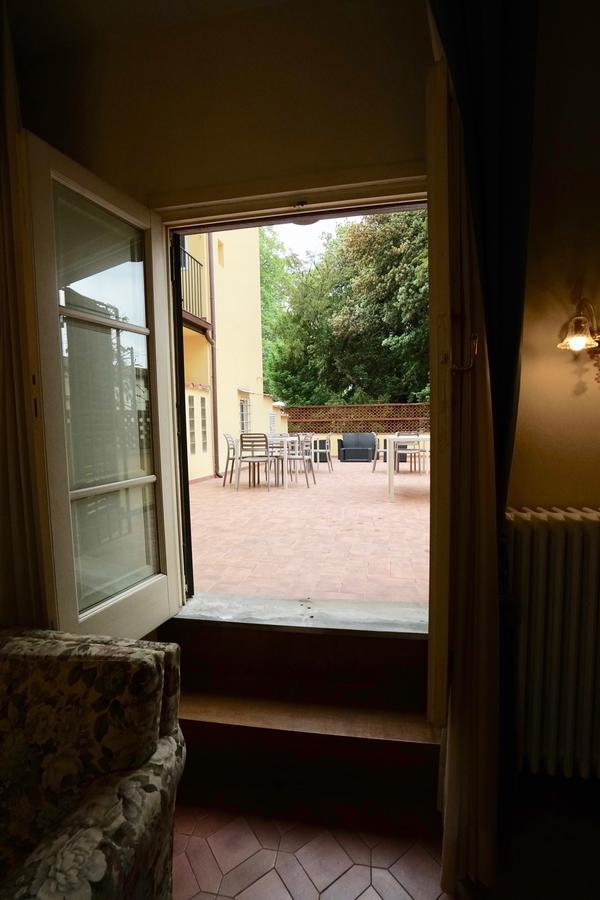 La Terrazza Di Via Elisa Panzió Lucca Kültér fotó