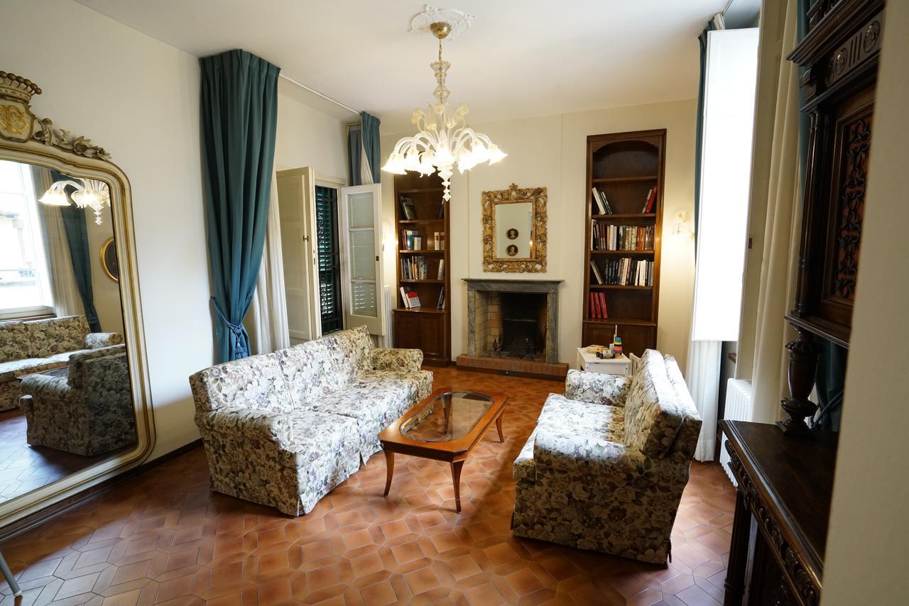 La Terrazza Di Via Elisa Panzió Lucca Kültér fotó