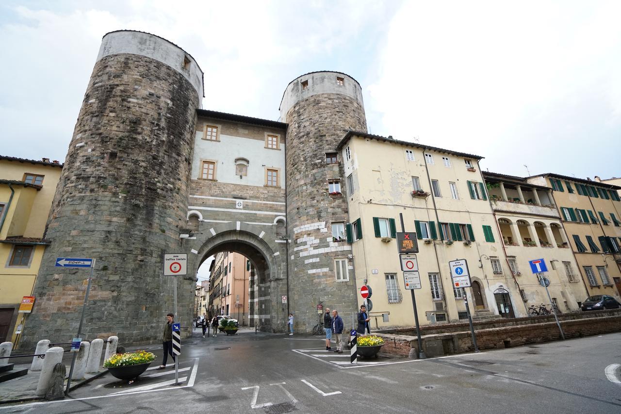 La Terrazza Di Via Elisa Panzió Lucca Kültér fotó