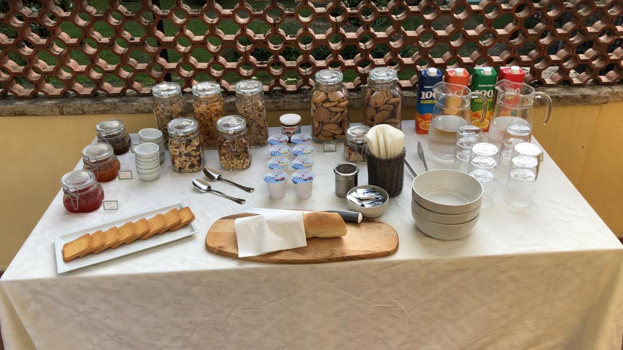 La Terrazza Di Via Elisa Panzió Lucca Kültér fotó